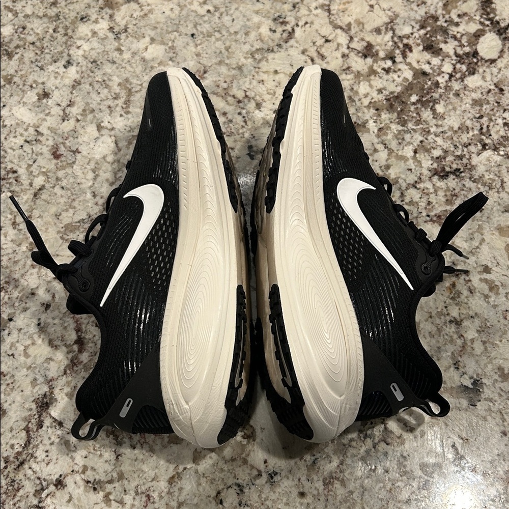 Women’s Nike Vomero 18 - Picture 4 of 5